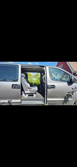Hyundai H-1 7 of 10