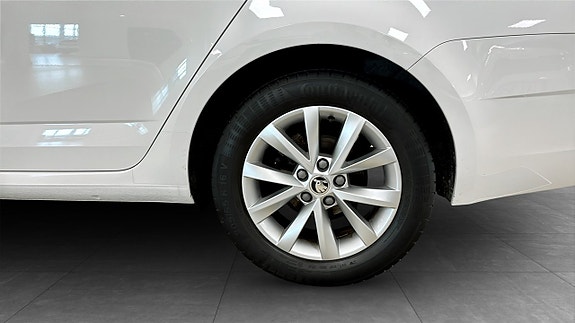 Skoda Octavia 6 of 12