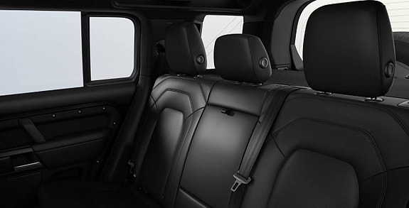 Land Rover Defender 110 7 of 7