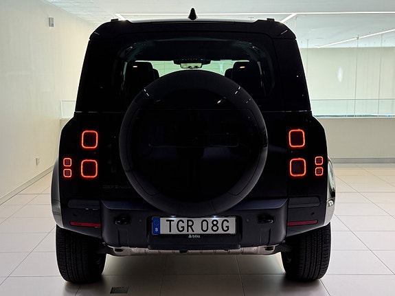 Land Rover Defender 110 5 of 24