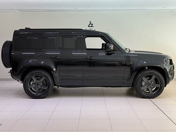 Land Rover Defender 110 6 of 24