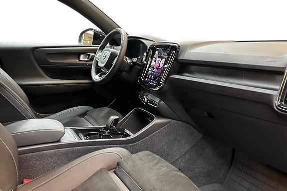 Volvo XC40 7 of 23