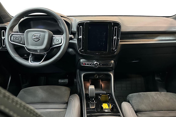 Volvo XC40 10 of 23