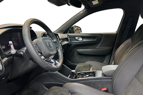 Volvo XC40 14 of 23