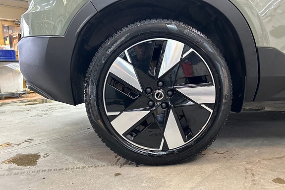 Volvo XC40 17 of 23