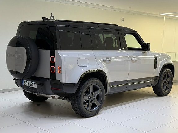Land Rover Defender 110 4 of 24