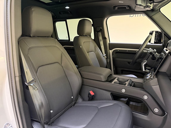 Land Rover Defender 110 20 of 24