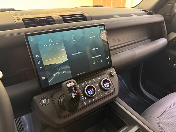 Land Rover Defender 110 13 of 24