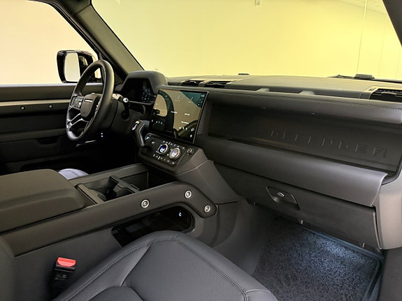 Land Rover Defender 110 21 of 24