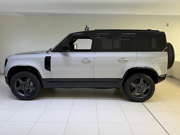 Land Rover Defender 110 3 of 24
