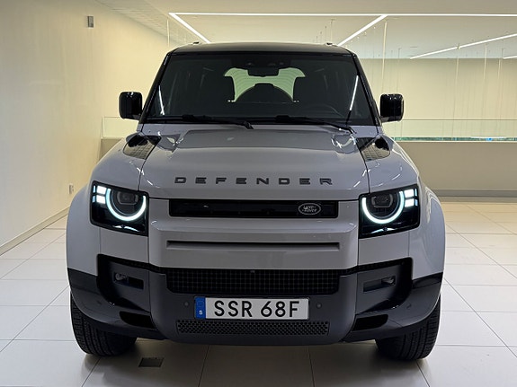 Land Rover Defender 110 2 of 24