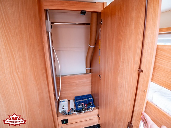 Knaus Südwind 580 *Barnkammare 12 of 18