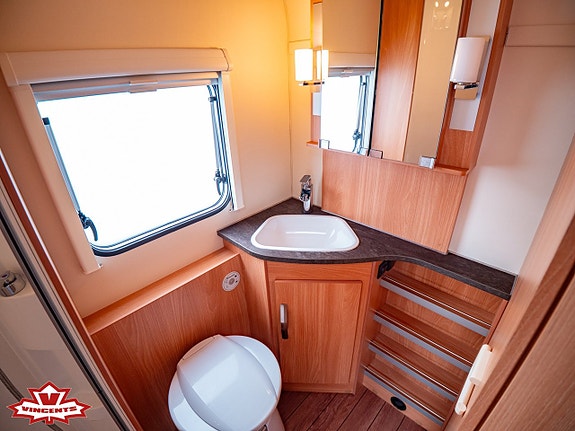 Knaus Südwind 580 *Barnkammare 15 of 18