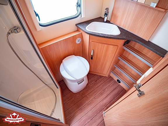 Knaus Südwind 580 *Barnkammare 14 of 18