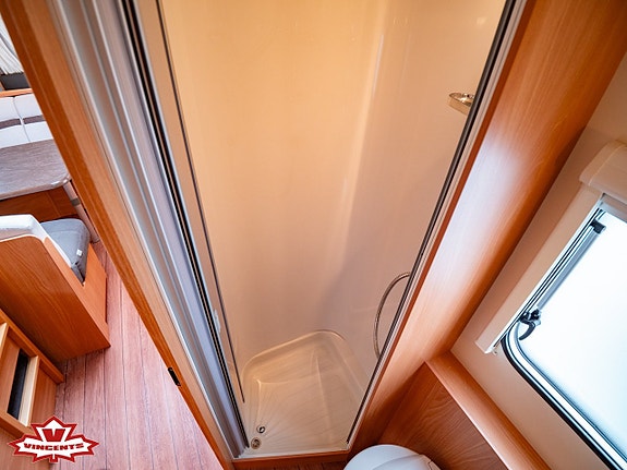 Knaus Südwind 580 *Barnkammare 16 of 18