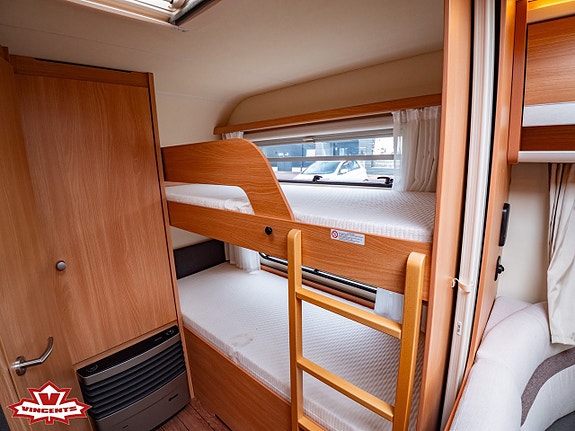Knaus Südwind 580 *Barnkammare 10 of 18
