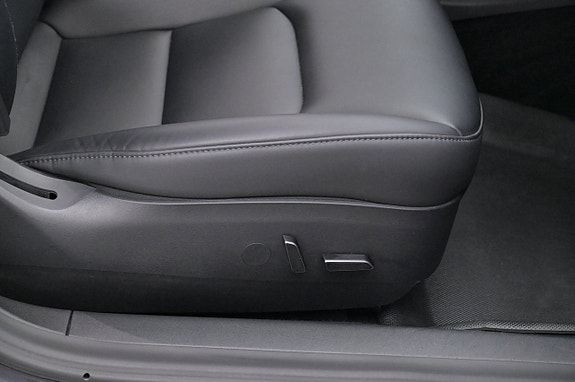 Tesla Model 3 13 of 27