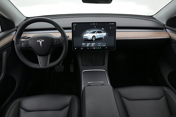 Tesla Model Y 6 of 27