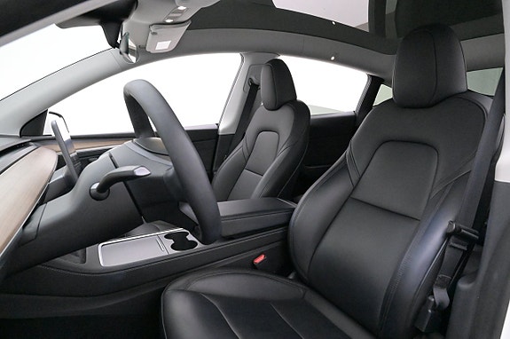 Tesla Model Y 9 of 27
