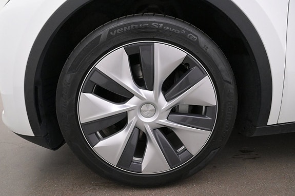 Tesla Model Y 27 of 27