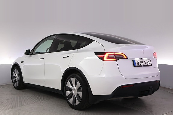 Tesla Model Y 4 of 27