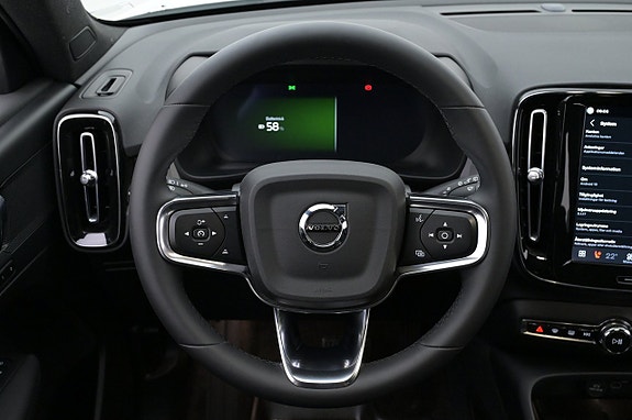 Volvo XC40 7 of 27