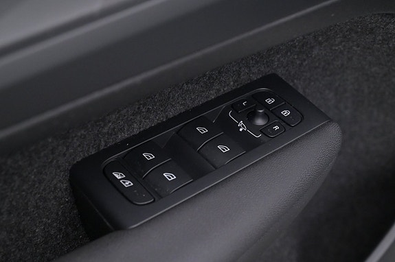 Volvo XC40 10 of 27