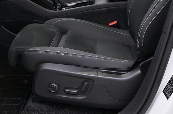 Volvo XC40 12 of 27