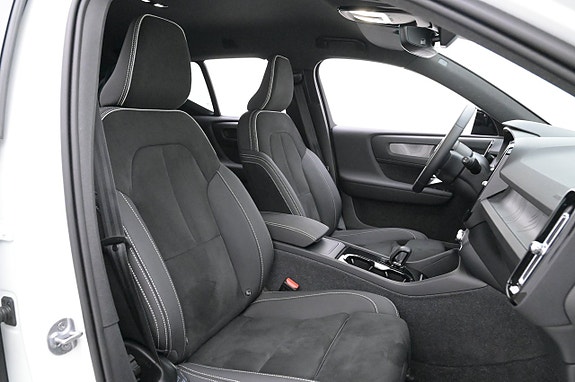 Volvo XC40 13 of 27