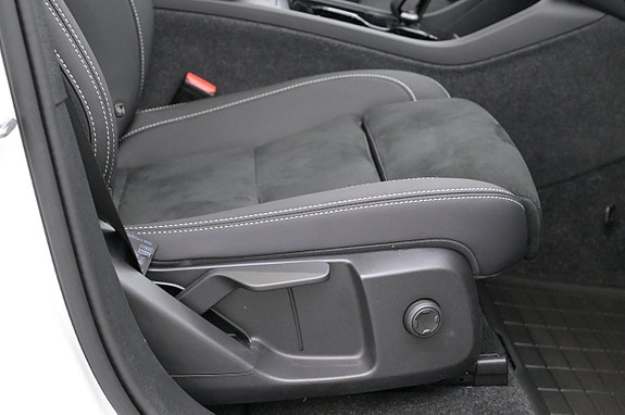 Volvo XC40 14 of 27
