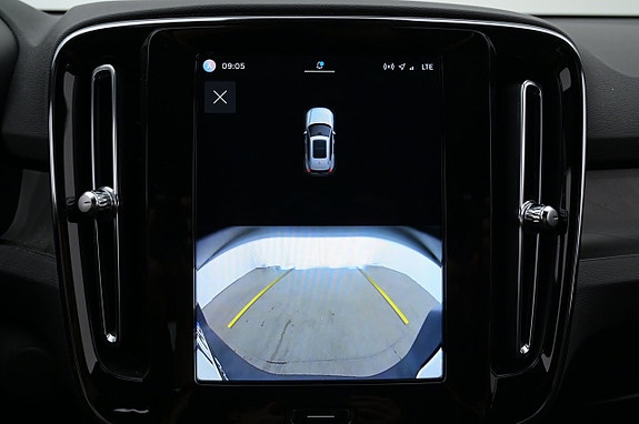 Volvo XC40 15 of 27