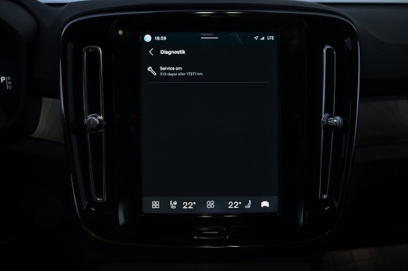 Volvo XC40 18 of 27