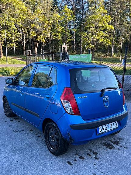 Hyundai i10 2 of 10
