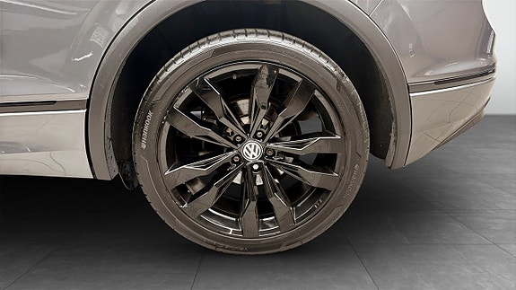 Volkswagen Tiguan 6 of 12