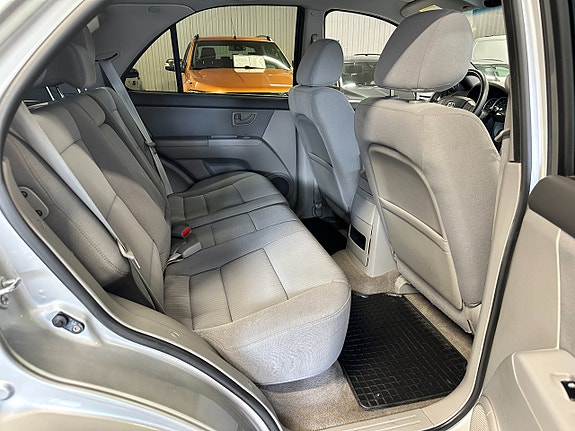 Kia Sorento 17 of 28