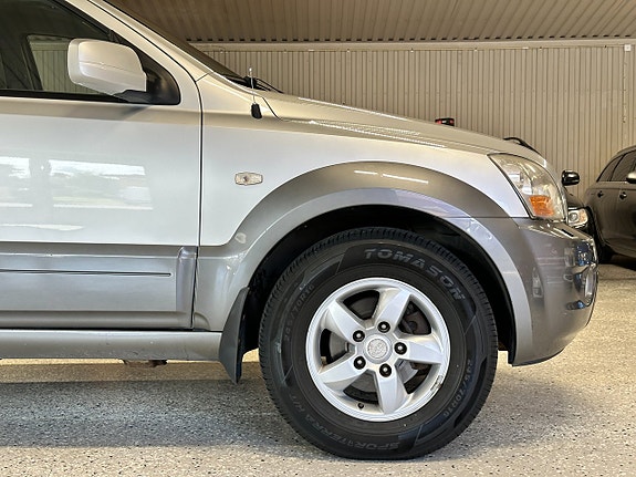 Kia Sorento 2 of 28