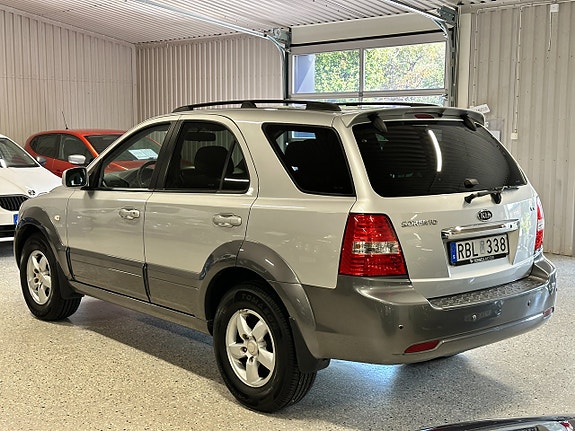 Kia Sorento 10 of 28
