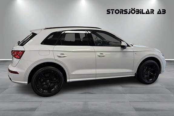 Audi Q5 2 of 22