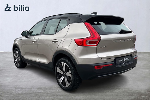 Volvo XC40 2 of 21