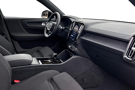 Volvo XC40 7 of 21