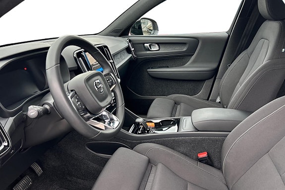 Volvo XC40 14 of 21