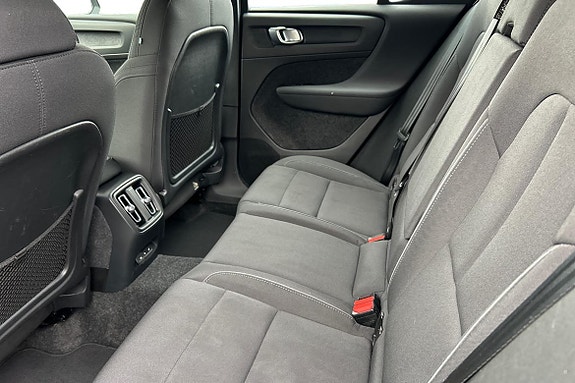 Volvo XC40 13 of 21
