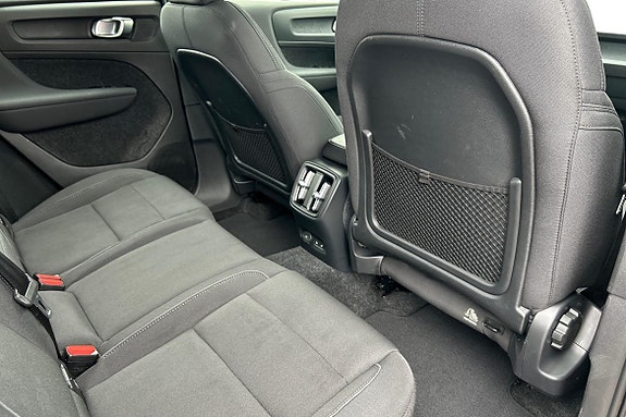 Volvo XC40 9 of 21