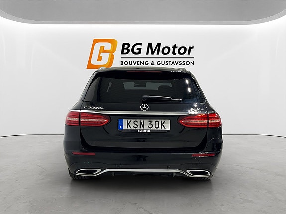 Mercedes-Benz E300 5 of 21