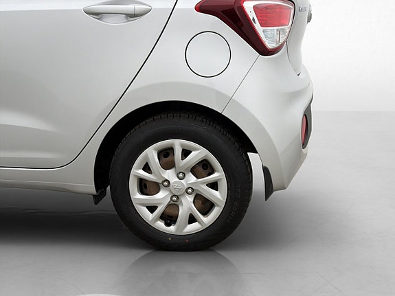 Hyundai i10 25 of 27