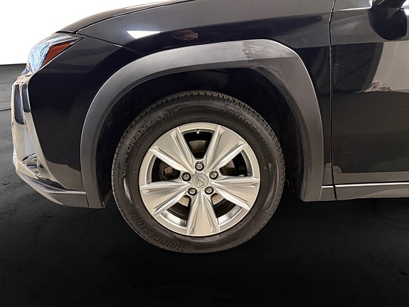 Lexus UX250h 16 of 16