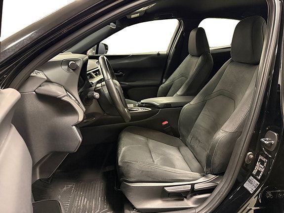 Lexus UX250h 8 of 16