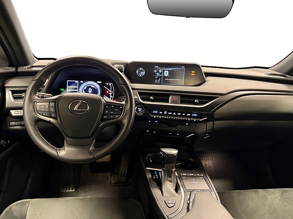 Lexus UX250h 12 of 16