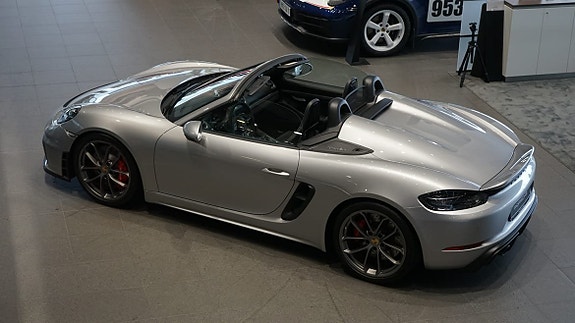 Porsche 718 Spyder 4 of 7