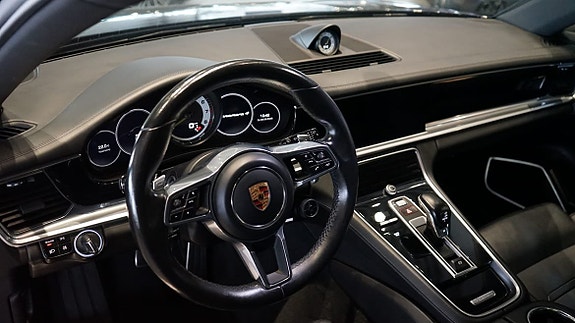 Porsche Panamera 4 6 of 7